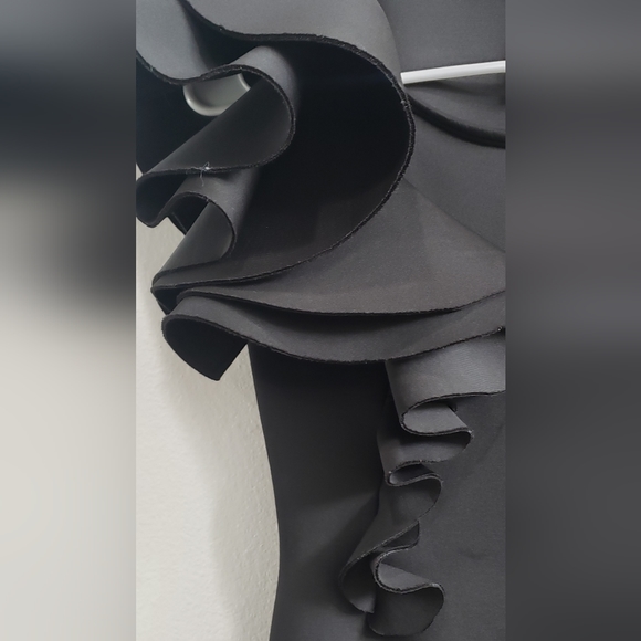 Akira black  bodycon dress  ruffle shoulder size small - Picture 2 of 5